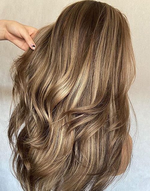 Fesy-Layered Wavy Mushroom Blonde Balayage Lace Front Wigs Shoulder Length Middle Part